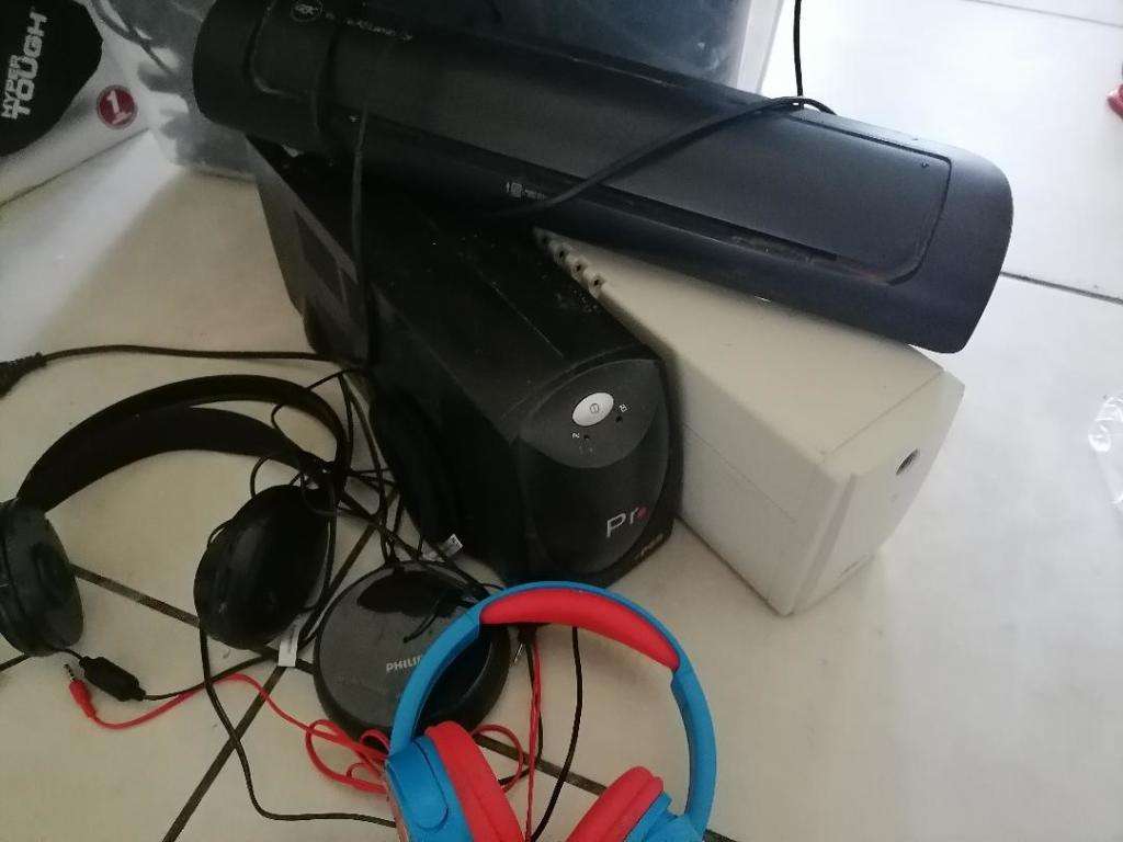 *GRAB THIS DEAL*R30 FREIGHT*LOT OF LIQUIDATION ITEMS*2 X UPS,HEADSETS,LAMINATOR**UNTESTED*