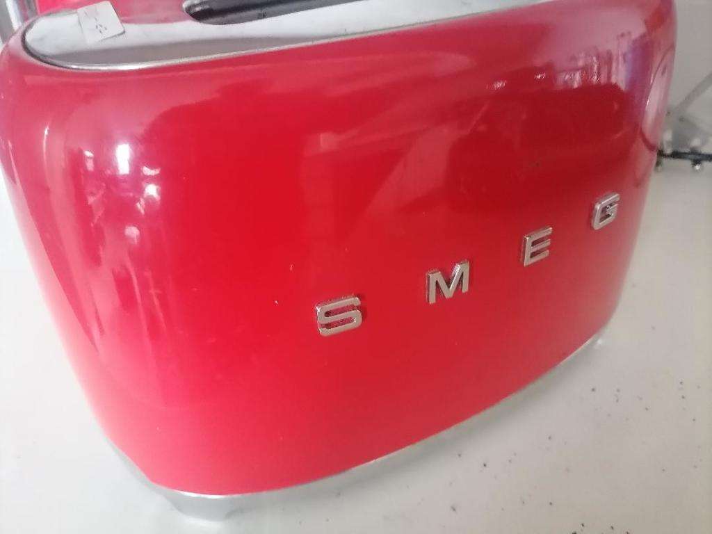 *HOTEL CLOSURE**R30 FREIGHT*SMEG KETTLE AND TOASTER**FAULTY/UNTESTED*ONE BID FOR BOTH**