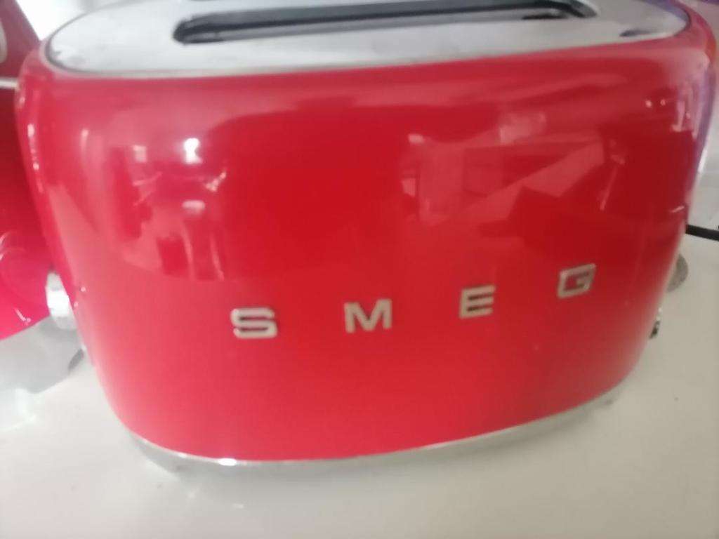*HOTEL CLOSURE**R30 FREIGHT*SMEG KETTLE AND TOASTER**FAULTY/UNTESTED*ONE BID FOR BOTH**