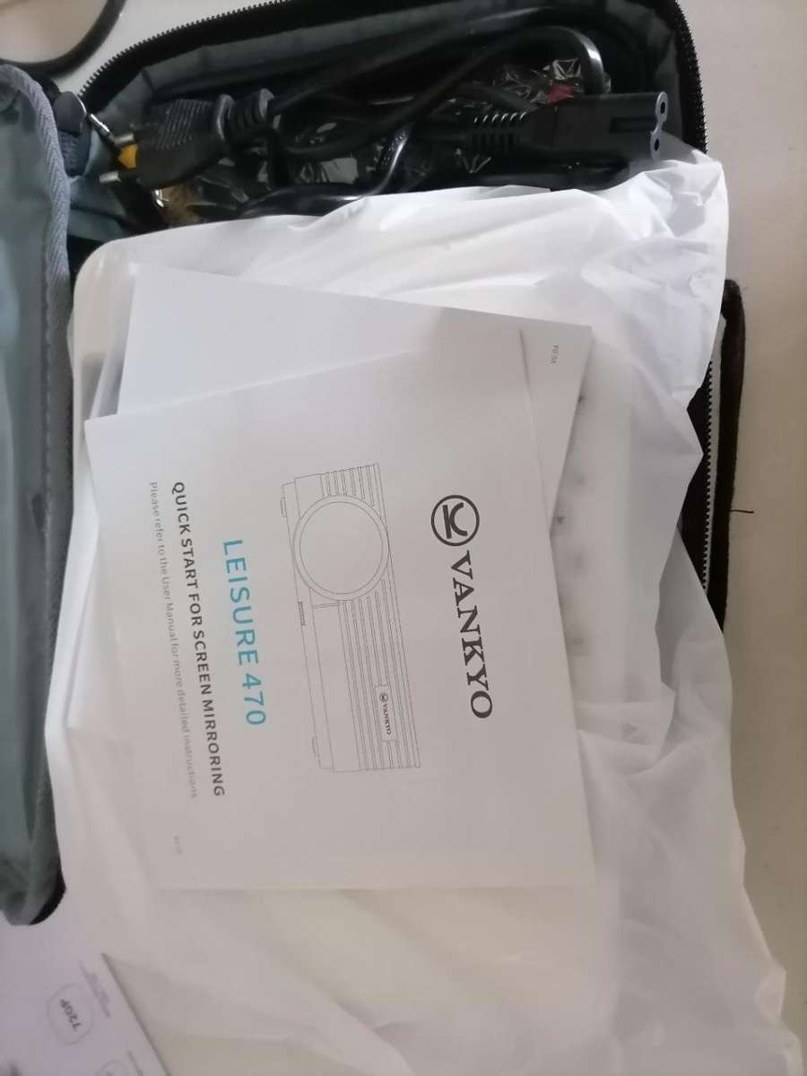 *YEAR END CLEARANCE*R30 FREIGHT*VANKYO LEISURE 470 MINI WIFI POROJECTOR IN BOX*NOT POWERING ON**