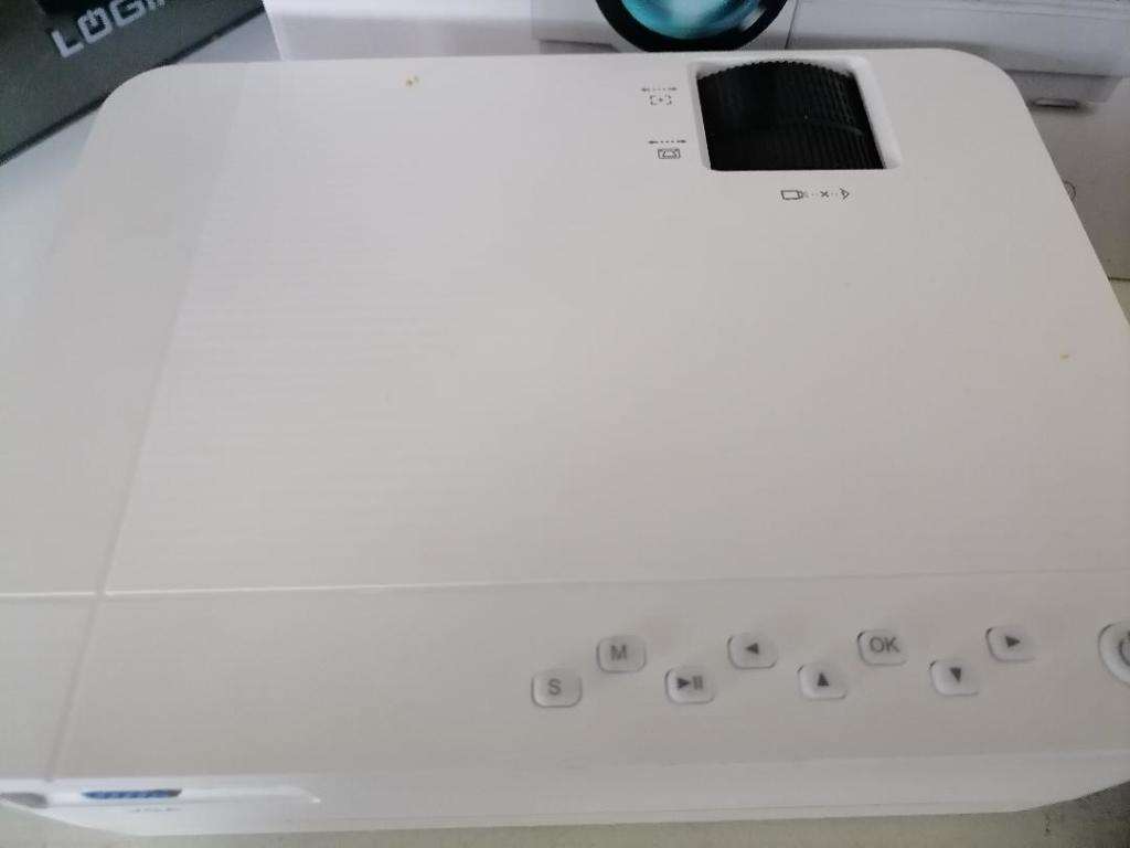 *YEAR END CLEARANCE*R30 FREIGHT*VANKYO LEISURE 470 MINI WIFI POROJECTOR IN BOX*NOT POWERING ON**