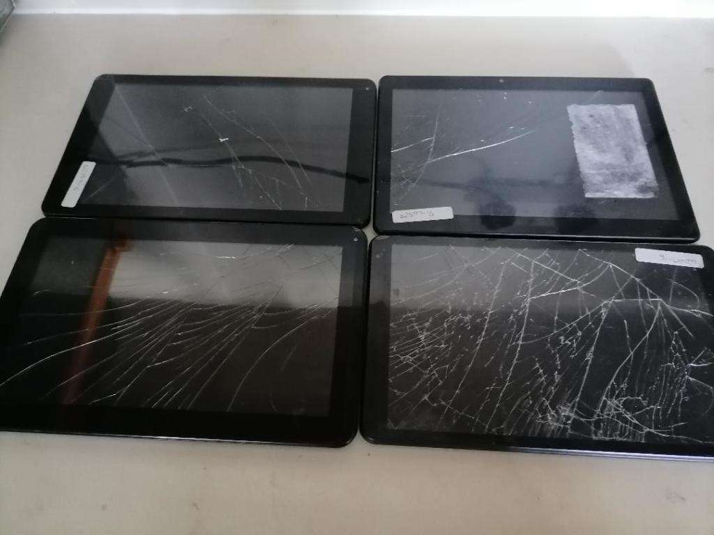 *YEAR END CLEARANCE*R30 FREIGHT*LOT OF 4 X TABLETS(CRACKED SCREENS)ONE BID FOR ALL*UNTESTED**