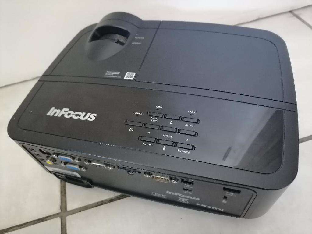 *YEAR END CLEARANCE*R30 FREIGHT*INFOCUS IN124A PROJECTOR*NOT POWERING ON*SOLD AS IS