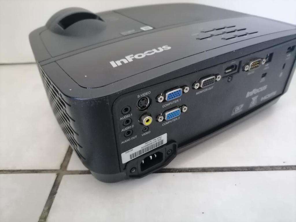 *YEAR END CLEARANCE*R30 FREIGHT*INFOCUS IN124A PROJECTOR*NOT POWERING ON*SOLD AS IS