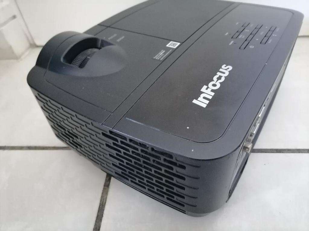 *YEAR END CLEARANCE*R30 FREIGHT*INFOCUS IN124A PROJECTOR*NOT POWERING ON*SOLD AS IS