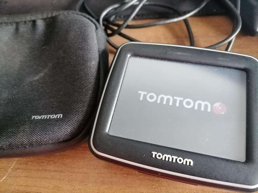 *GRAB THE LAST DEALS OF THE YEAR*R30 FREIGHT* TOMTOM 1EX00 GPS WITH SUCTION MOUNT, CHARGER IN POUCH*