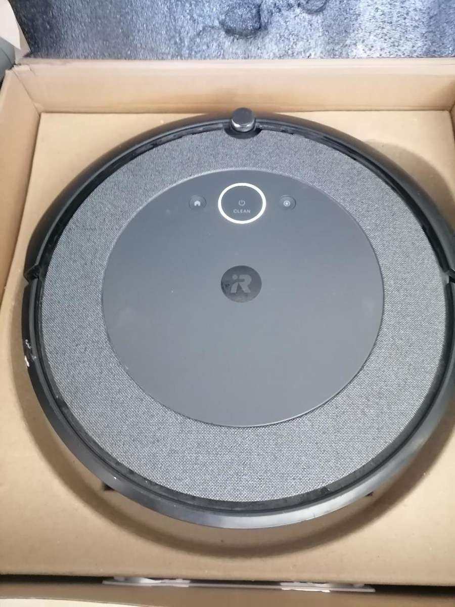 *CHRISTMAS DEALS**R30 FREIGHT**ROOMBA I4 IROBOT VAC IN BOX (NO CHARGER)*OVER R10 000 ON BOBSHOP