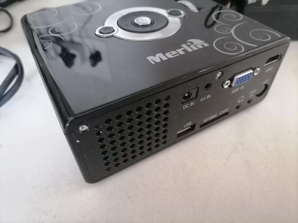 CHRISTMAS DEALS*R30 FREIGHT*MERLIN PRO P MINI LED PROJECTOR +REMOTE*TOP QUALITY OVER R10 000 NEW**