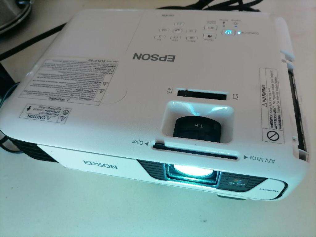 *YOUR CHRISTMAS PRESENT*R30 FREIGHT*EPSON HOME CINEMA LCD PROJECTOR*EXCELENT QUALITY*WORKING*