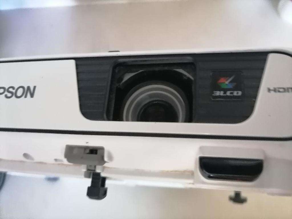 *YOUR CHRISTMAS PRESENT*R30 FREIGHT*EPSON HOME CINEMA LCD PROJECTOR*EXCELENT QUALITY*WORKING*