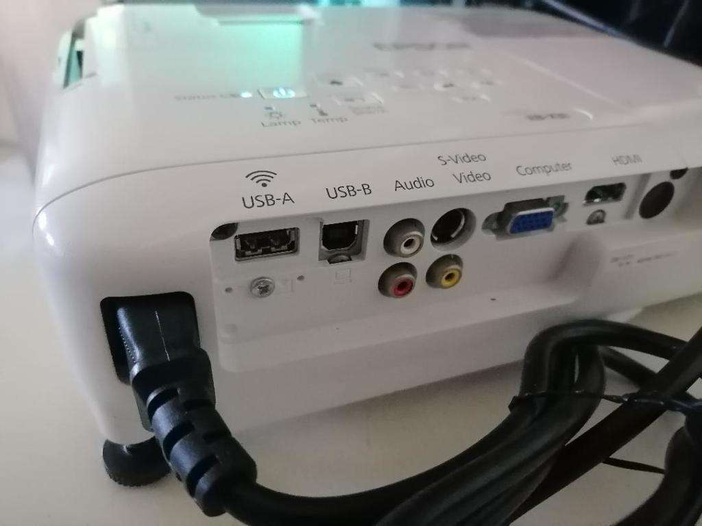 *YOUR CHRISTMAS PRESENT*R30 FREIGHT*EPSON HOME CINEMA LCD PROJECTOR*EXCELENT QUALITY*WORKING*