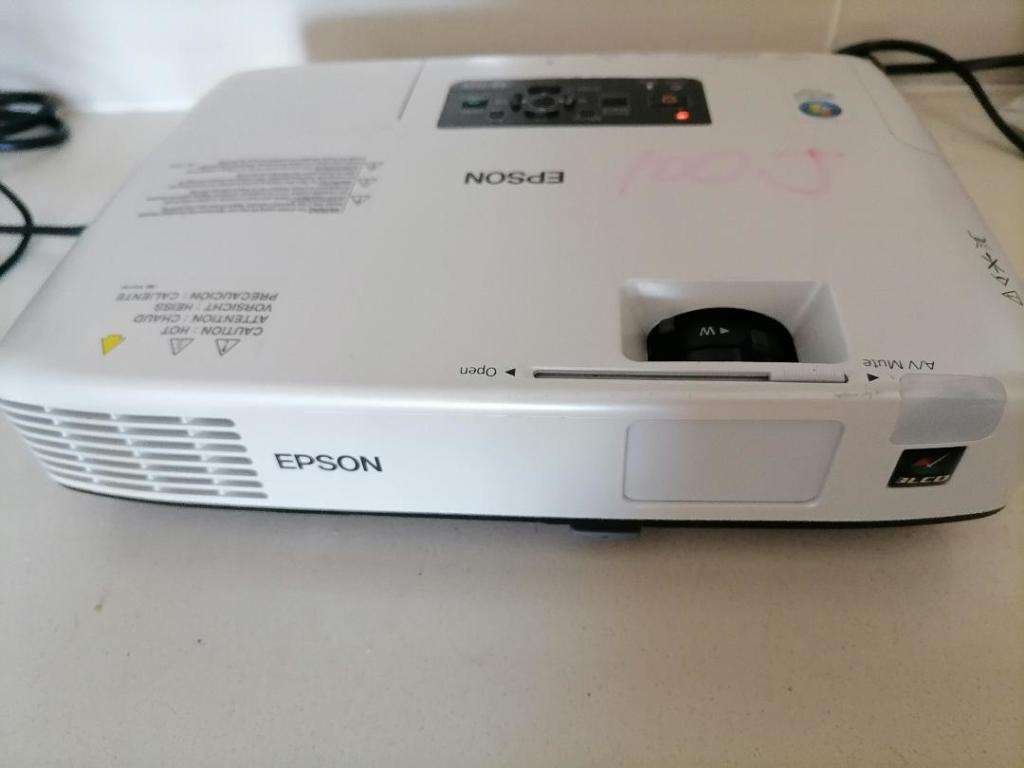 *BOXING DAY DEALS*R30 FREIGHT*EPSON HOME CINEMA LCD PROJECTOR*EXCELENT QUALITY*WORKING*