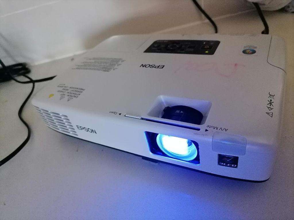 *BOXING DAY DEALS*R30 FREIGHT*EPSON HOME CINEMA LCD PROJECTOR*EXCELENT QUALITY*WORKING*