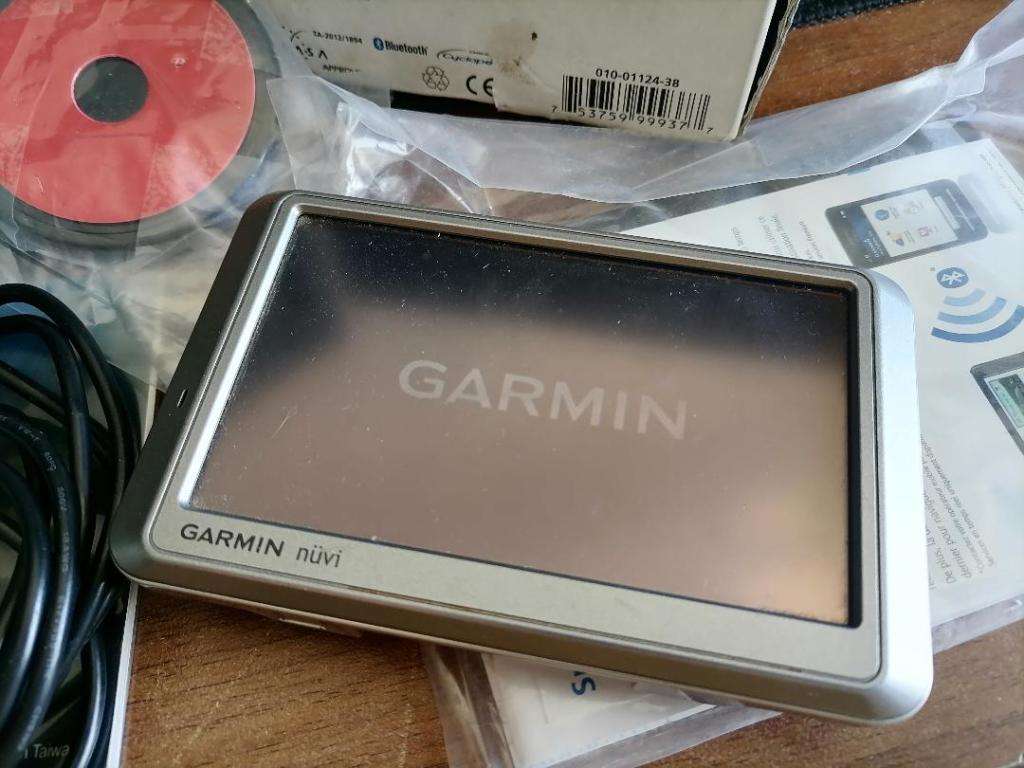 *BOXING DAY DEALS**R30 FREIGHT*GARMIN NUVI 710 WITH CAR CHARGER IN B0X*POWERS ON*SOLD AS IS**