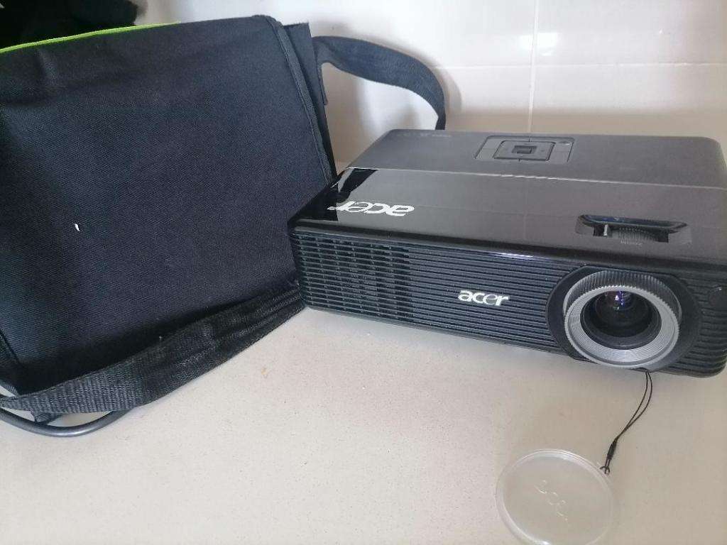 **NEW YEARS DEAL*R30 FREIGHT**ACER P1206 PROJECTOR*3500 LUMENS.HDMI*TOP QUALITY WITH CARRY BAG***
