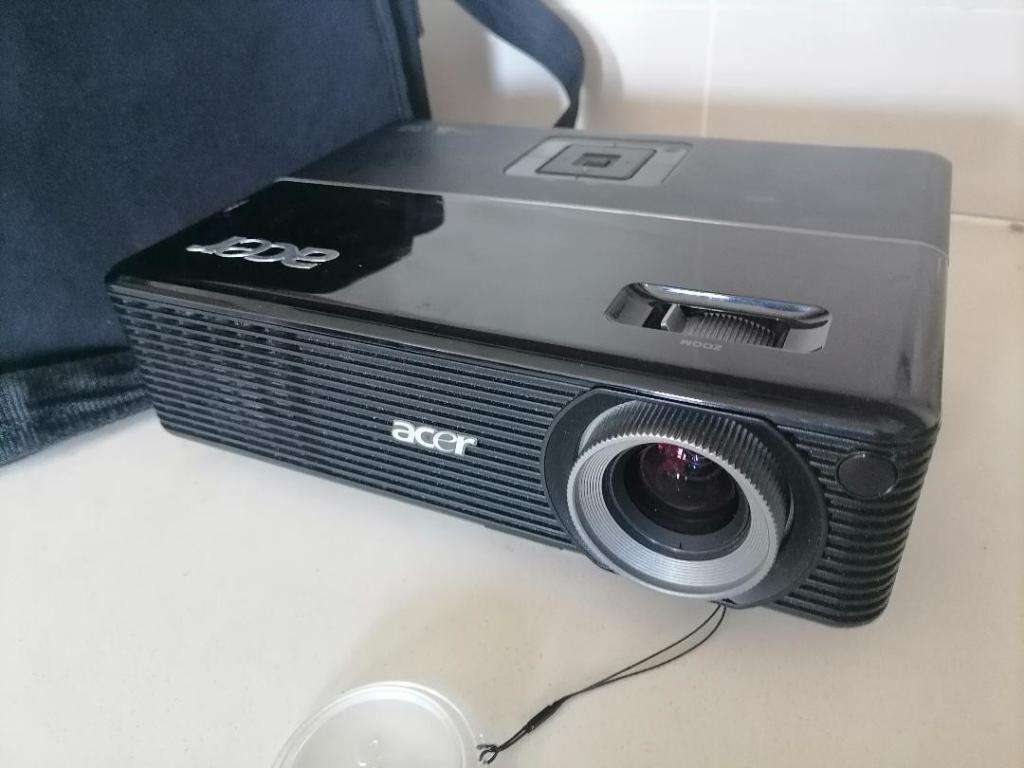 **NEW YEARS DEAL*R30 FREIGHT**ACER P1206 PROJECTOR*3500 LUMENS.HDMI*TOP QUALITY WITH CARRY BAG***