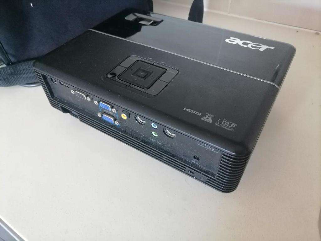 **NEW YEARS DEAL*R30 FREIGHT**ACER P1206 PROJECTOR*3500 LUMENS.HDMI*TOP QUALITY WITH CARRY BAG***