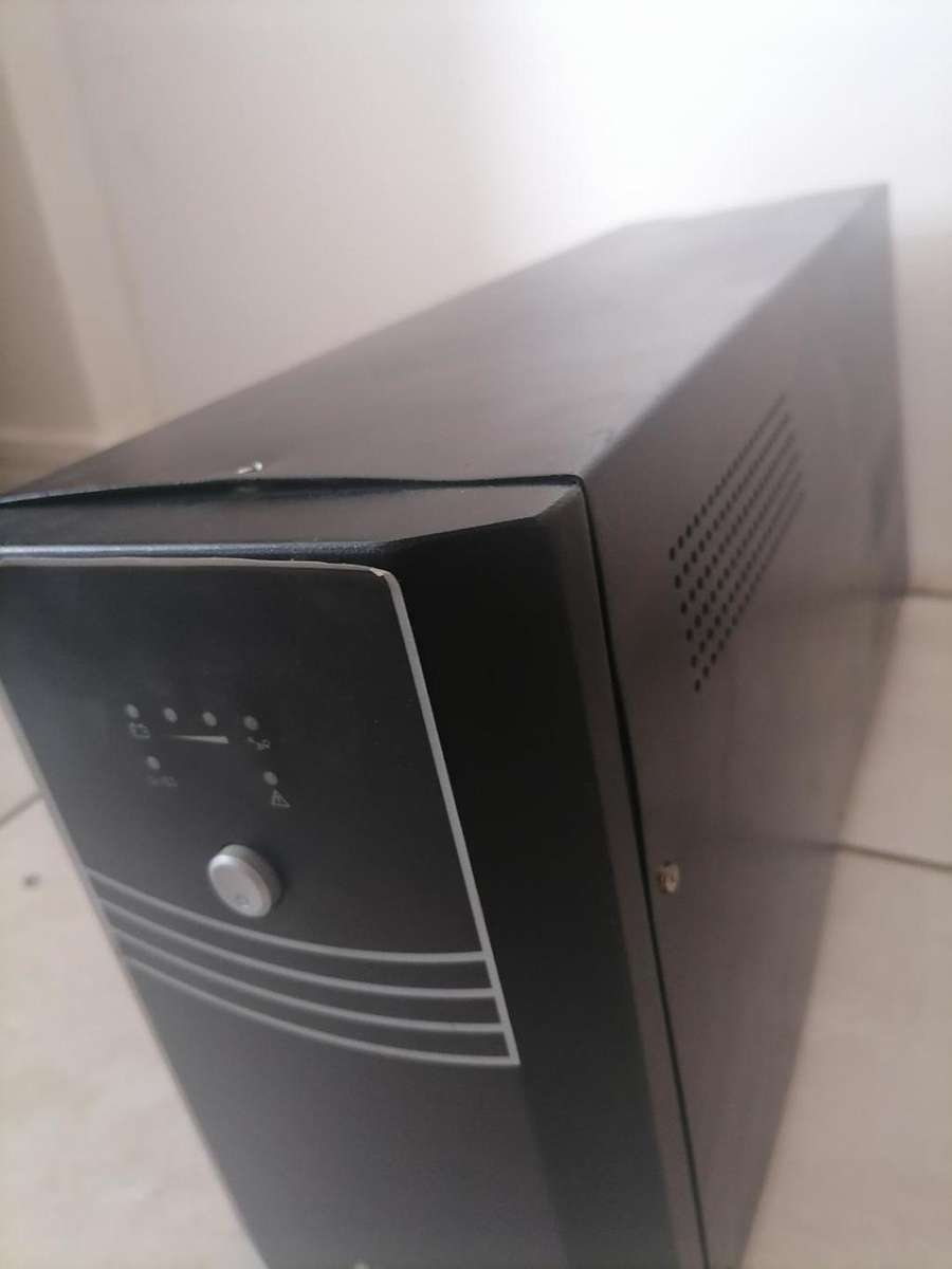 *LIQUIDATION ITEM*R30 FREIGHT*MECER ME3000 VU UPS*POWERS ON *BATTERY LIFE UNKNOWN*R6000 NEW PRICE*