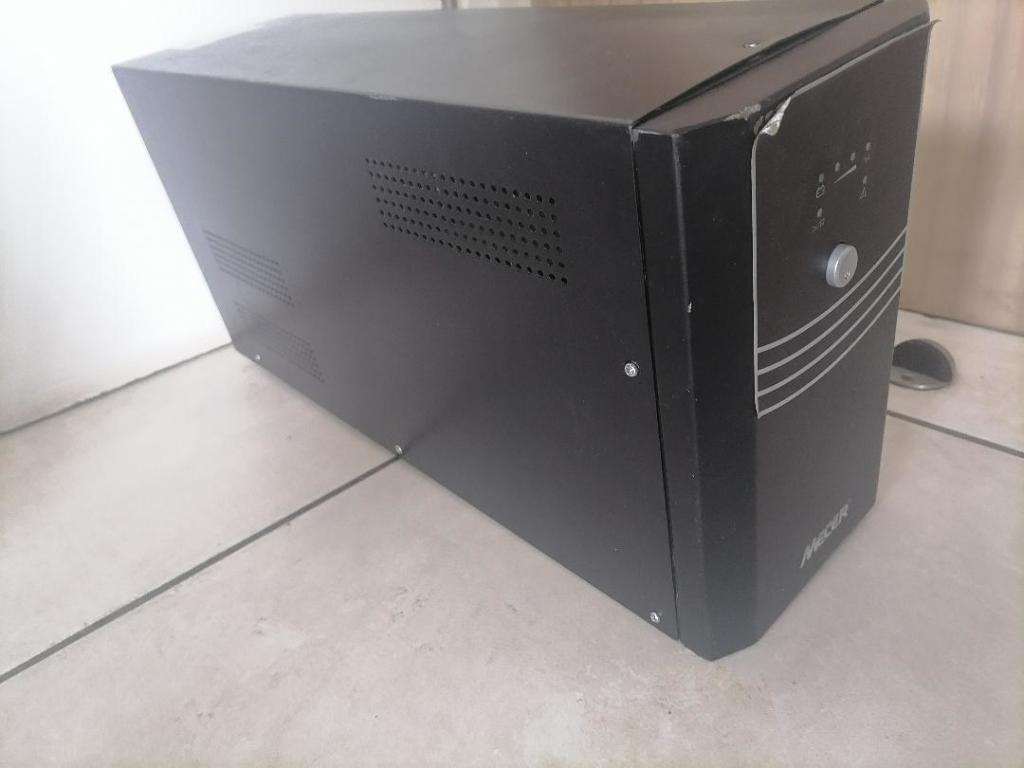 *LIQUIDATION ITEM*R30 FREIGHT*MECER ME3000 VU UPS*POWERS ON *BATTERY LIFE UNKNOWN*R6000 NEW PRICE*