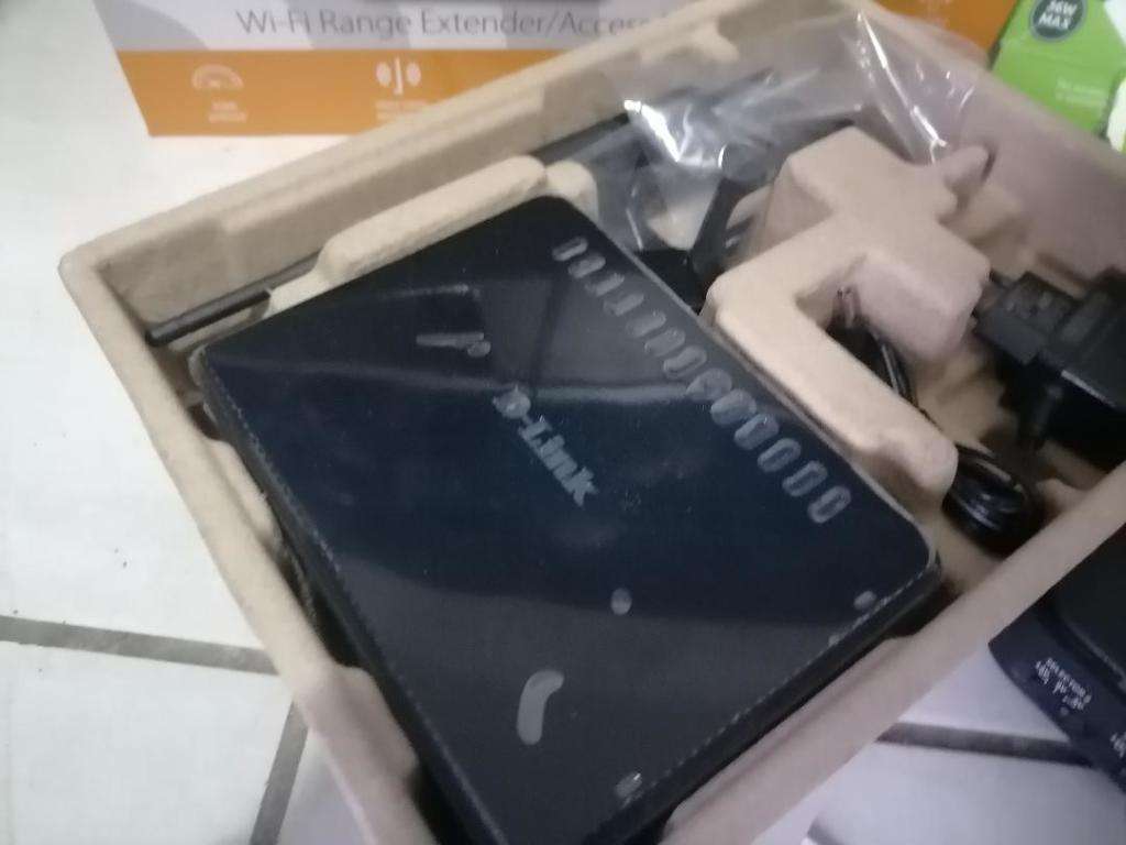 **BULK LOT OF ELECTRONICS*R30 FREIGHT*LOT INCL: BLUE CARBON 1200VA UPS,GIZZU 8800,POWER BANK ETC**