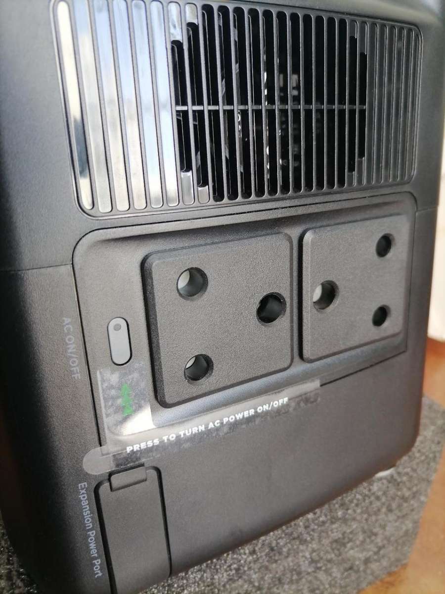 *BRAND NEW ECO FLOW PRO 600W POWER STATION IN BOX WITH MANUAL, CHARGERS, CABLES*R8 800 RETAIL