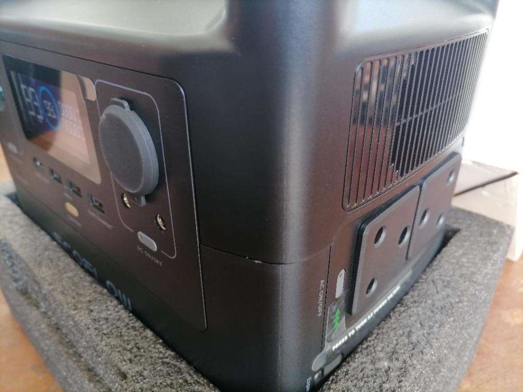 *BRAND NEW ECO FLOW PRO 600W POWER STATION IN BOX WITH MANUAL, CHARGERS, CABLES*R8 800 RETAIL