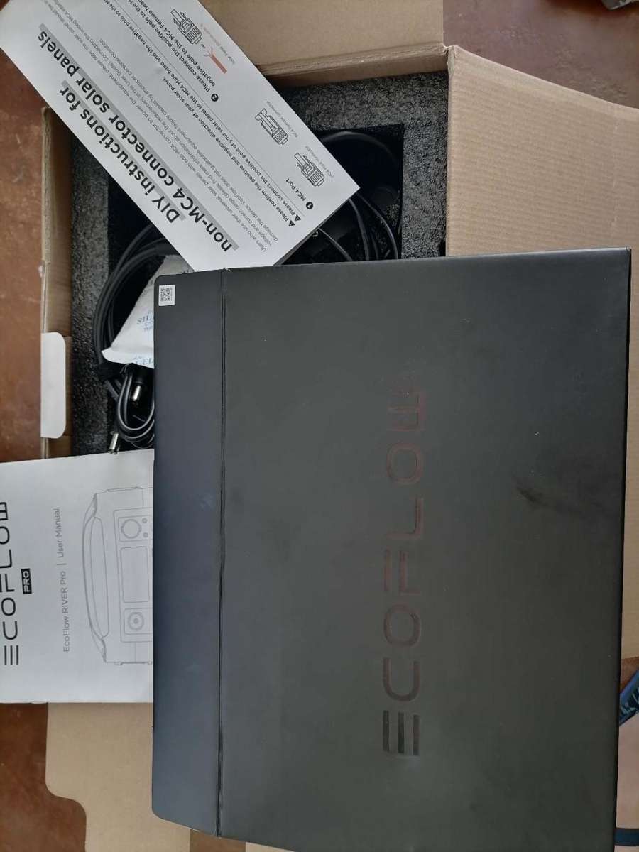 *BRAND NEW ECO FLOW PRO 600W POWER STATION IN BOX WITH MANUAL, CHARGERS, CABLES*R8 800 RETAIL