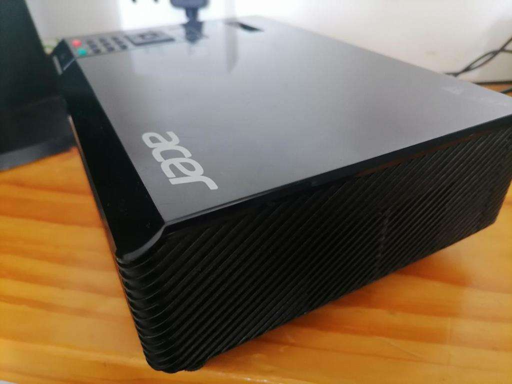 *AWESOME UNIT*R30 FREIGHT**TOP QUALITY ACER X112 DLP 3D PROJECTOR WITH REMOTE**R4100 RETAIL**