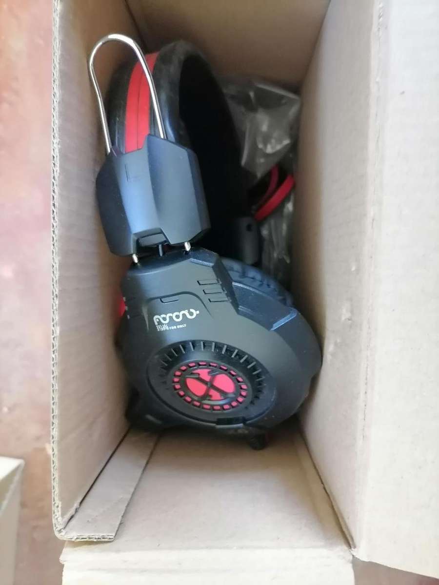 *COMPUTER SHOP LIQUIDATION*LOT OF NEW AND USED HEADSETS,ROUTER,PSU ETC*ONE BID FOR LOT**