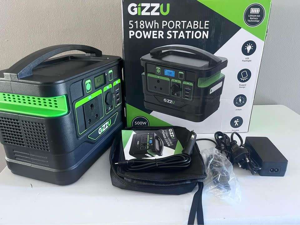 NEW GIZZU 518 PORTABLE POWER STATION IN BOX WITH ACCESSORIES