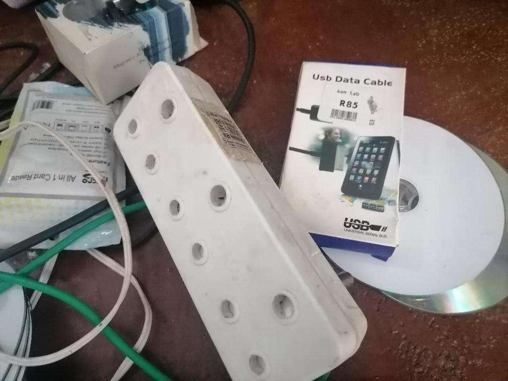 *COMPUTER SHOP LIQUIDATION*LOT OF ELECTRONICS*ONE BID FOR THE LOT AS PER PICS**