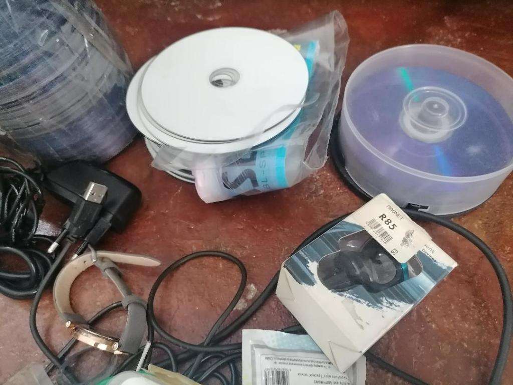 *COMPUTER SHOP LIQUIDATION*LOT OF ELECTRONICS*ONE BID FOR THE LOT AS PER PICS**