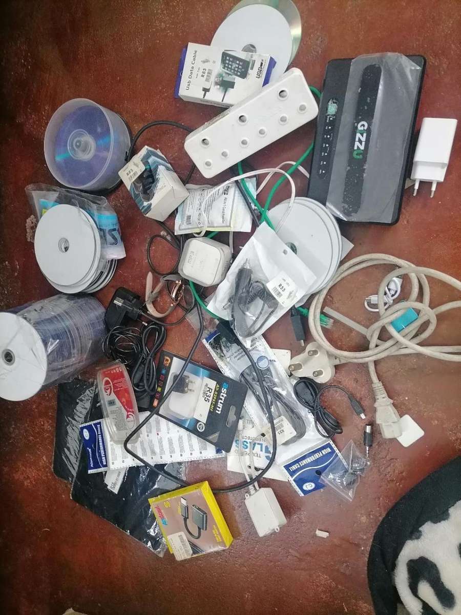 *COMPUTER SHOP LIQUIDATION*LOT OF ELECTRONICS*ONE BID FOR THE LOT AS PER PICS**