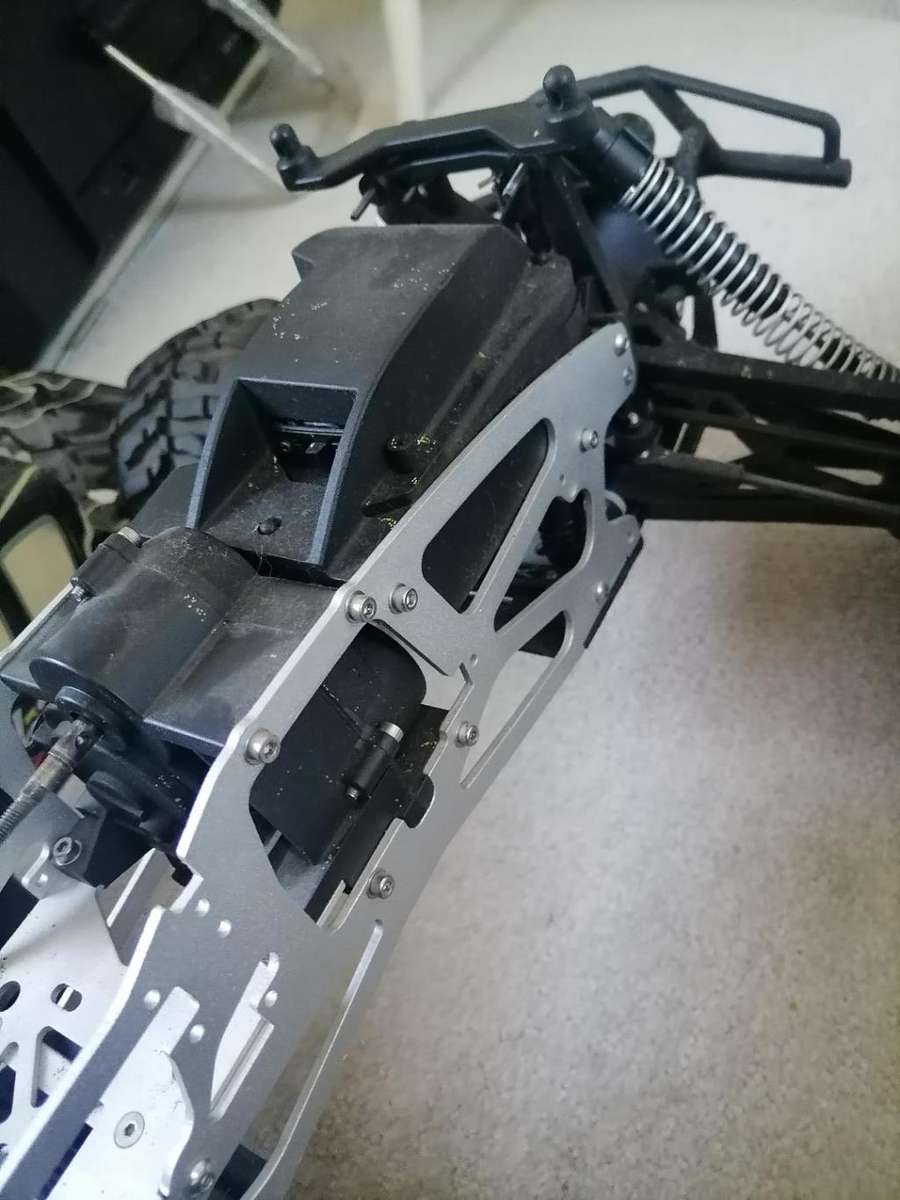 *AWESOME PROJECT*2 X HPI BIG SAVAGE NITRO TRUCKS WITH 2 MOTORS,MANY SPARES,NEW NUTS BOLTS,BEARINGS**