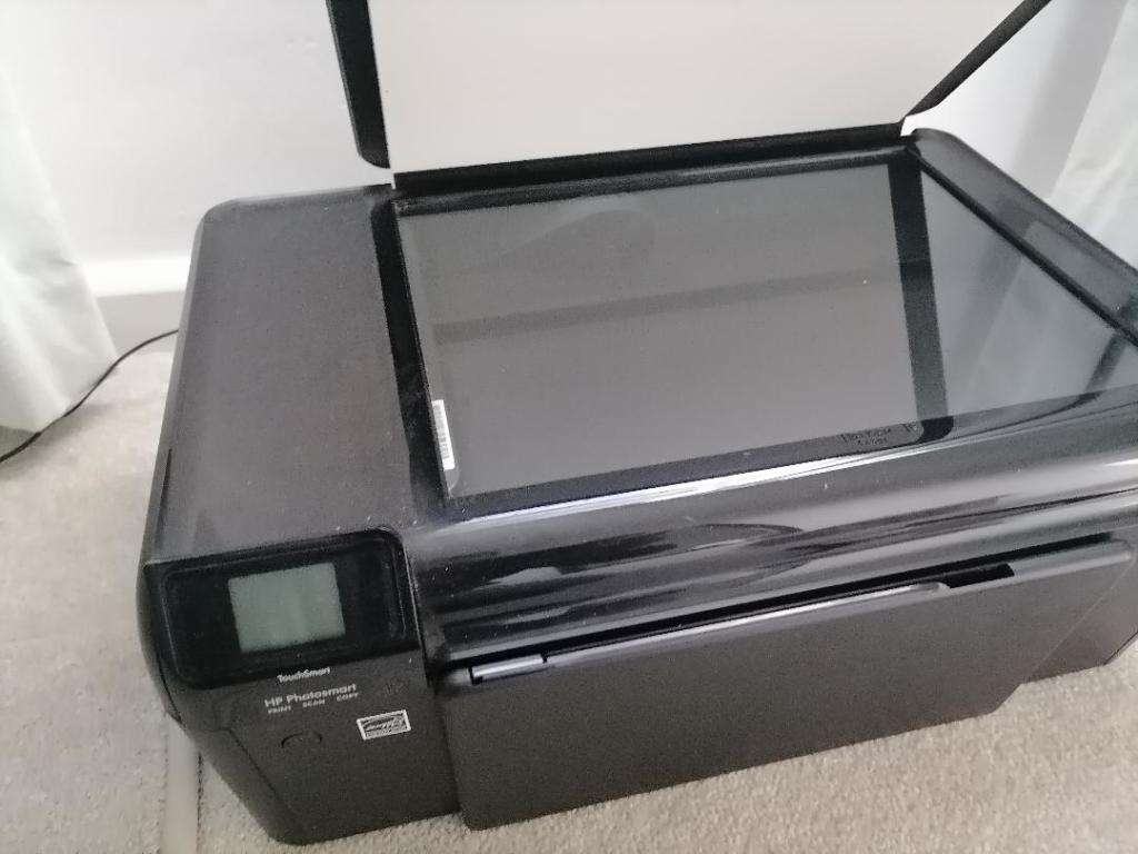 *GRAB THIS AWESOME DEAL*TOP QUALITY HP PHOTOSMART PRINTER WITH PHOTO PAPER,POWER CORD.DISK***