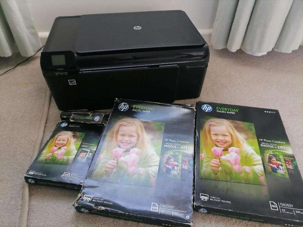 *GRAB THIS AWESOME DEAL*TOP QUALITY HP PHOTOSMART PRINTER WITH PHOTO PAPER,POWER CORD.DISK***