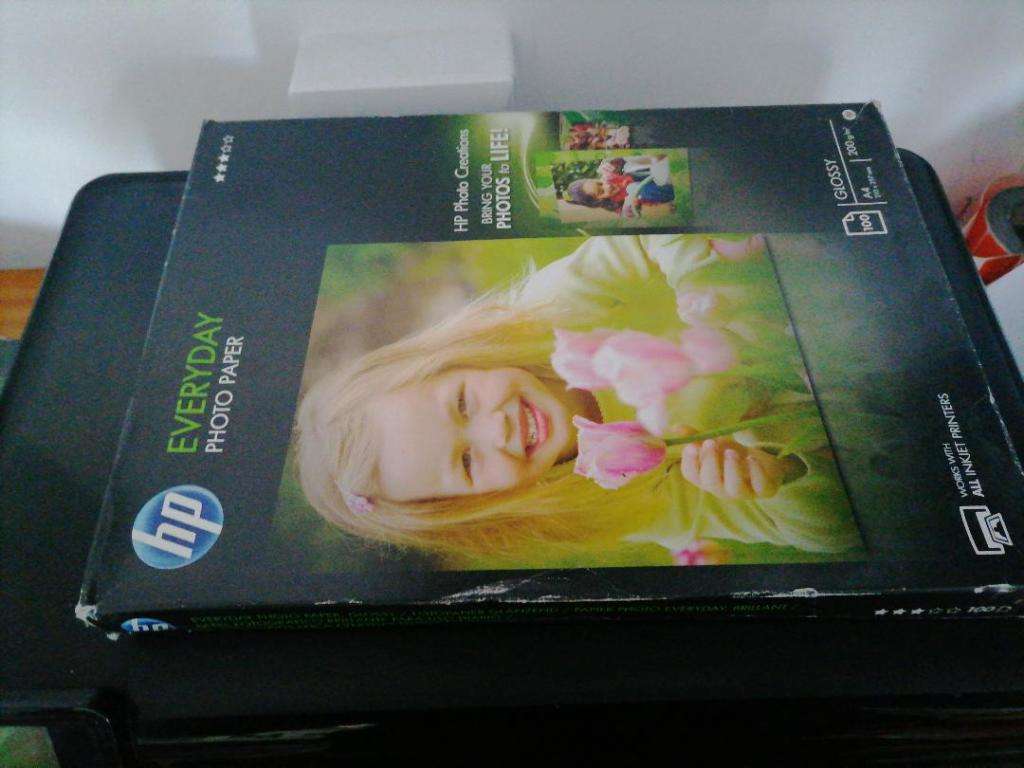 *GRAB THIS AWESOME DEAL*TOP QUALITY HP PHOTOSMART PRINTER WITH PHOTO PAPER,POWER CORD.DISK***