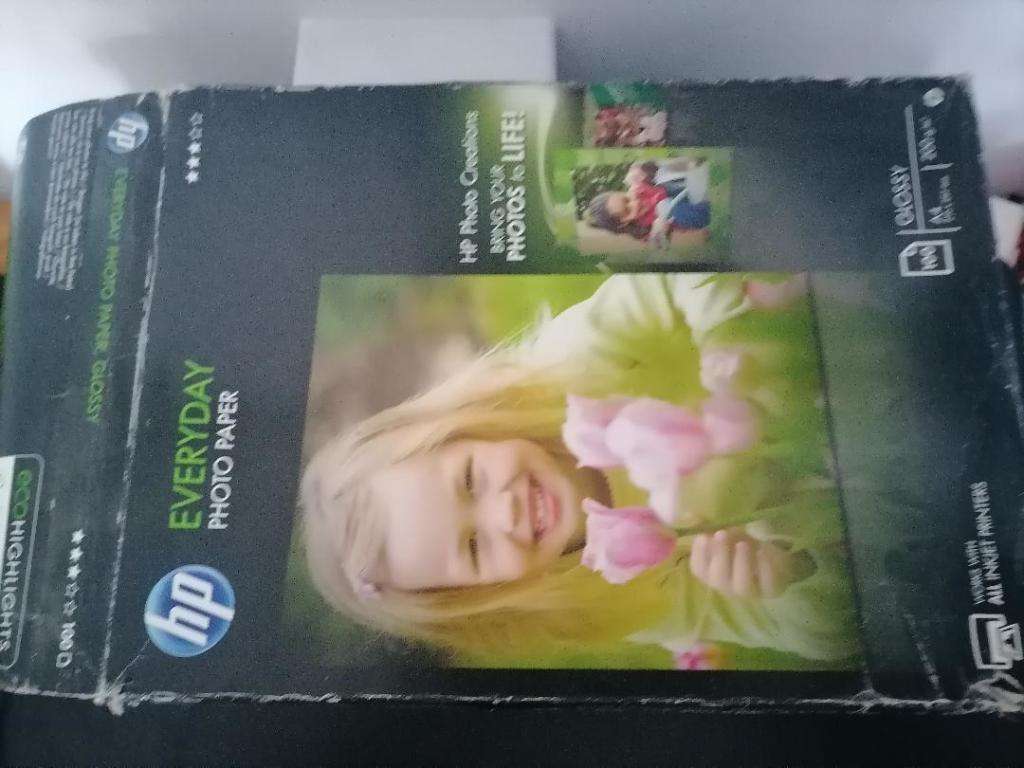 *GRAB THIS AWESOME DEAL*TOP QUALITY HP PHOTOSMART PRINTER WITH PHOTO PAPER,POWER CORD.DISK***