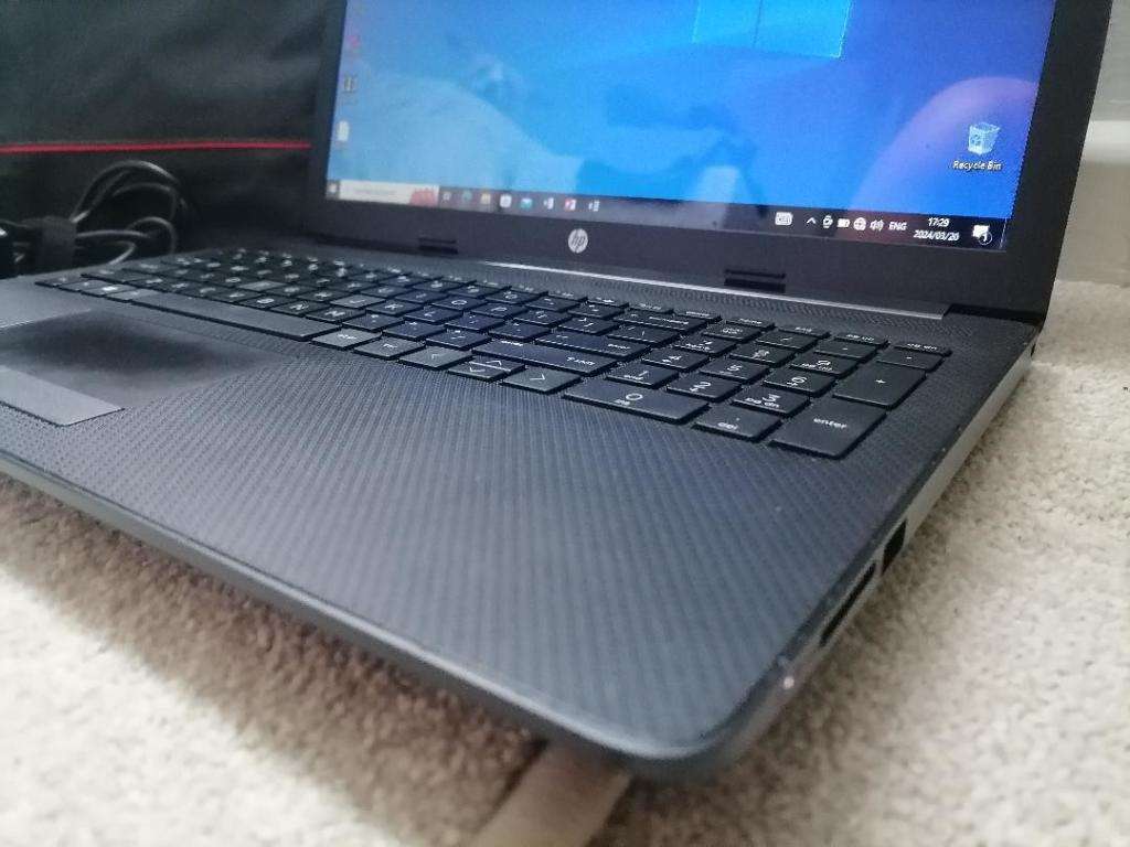 *TOP SPEC LAPTOP*HP 15 AMD A4RADEON,500GB SSD.8GB RAM,ORIGINAL CHARGER,BAG*R8500 REFUNBISHED PRICE*