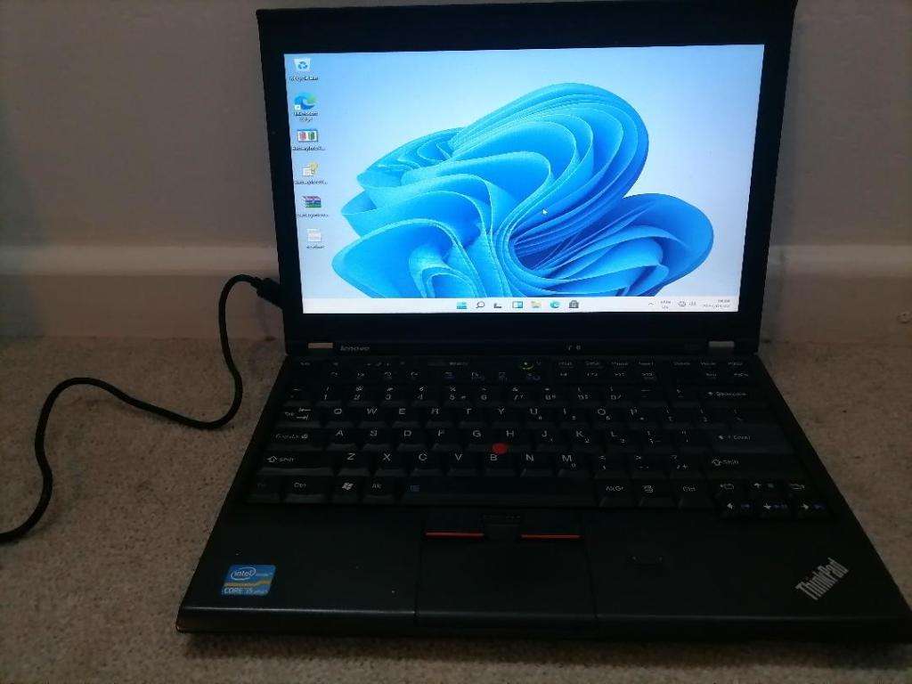 **AWESOME DEAL**Lenovo Thinkpad x220, i5 2520 2.50GHz | 4GB DDR3 Ram | 500GB HDD | 12.5 L