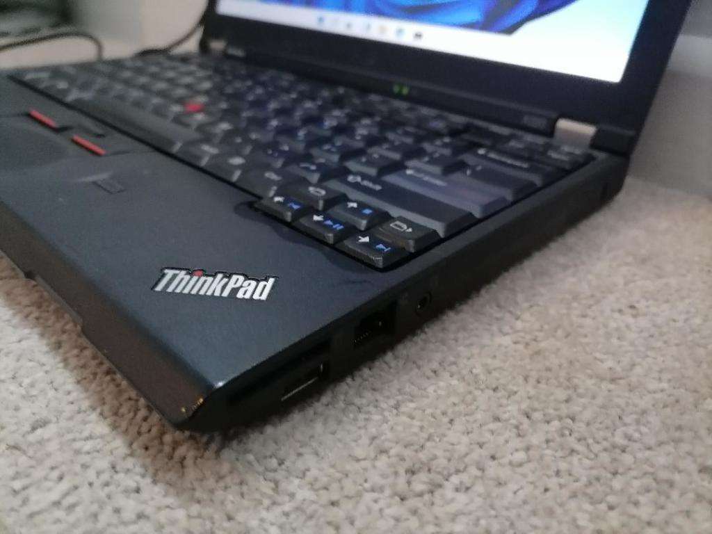 **AWESOME DEAL**Lenovo Thinkpad x220, i5 2520 2.50GHz | 4GB DDR3 Ram | 500GB HDD | 12.5 L