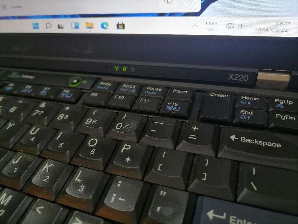 **AWESOME DEAL**Lenovo Thinkpad x220, i5 2520 2.50GHz | 4GB DDR3 Ram | 500GB HDD | 12.5 L