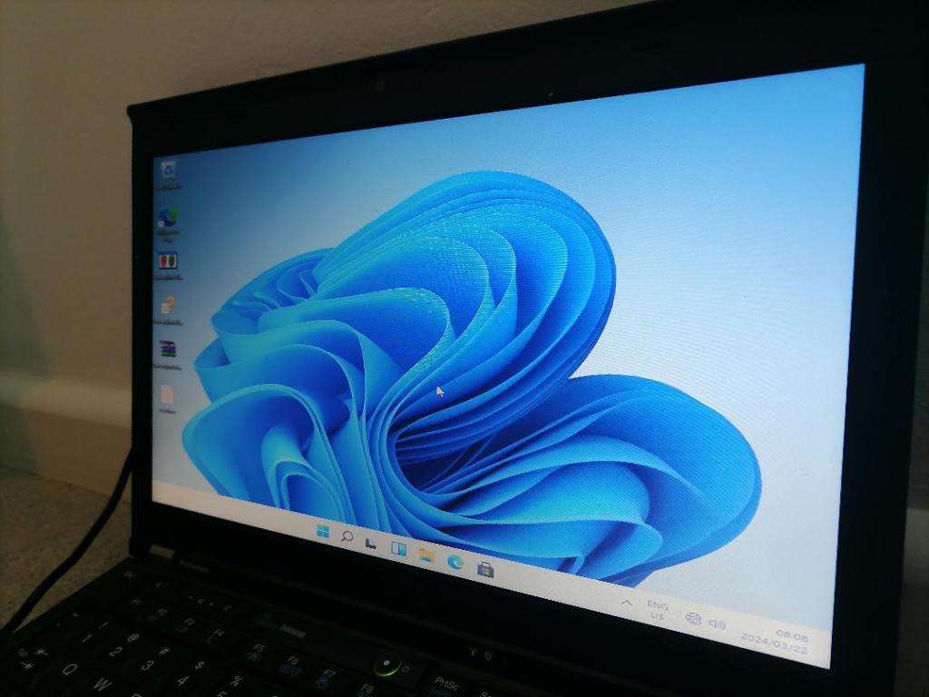 **AWESOME DEAL**Lenovo Thinkpad x220, i5 2520 2.50GHz | 4GB DDR3 Ram | 500GB HDD | 12.5 L