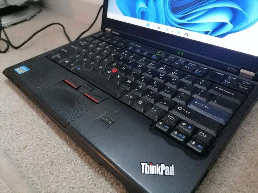 **AWESOME DEAL**Lenovo Thinkpad x220, i5 2520 2.50GHz | 4GB DDR3 Ram | 500GB HDD | 12.5 L
