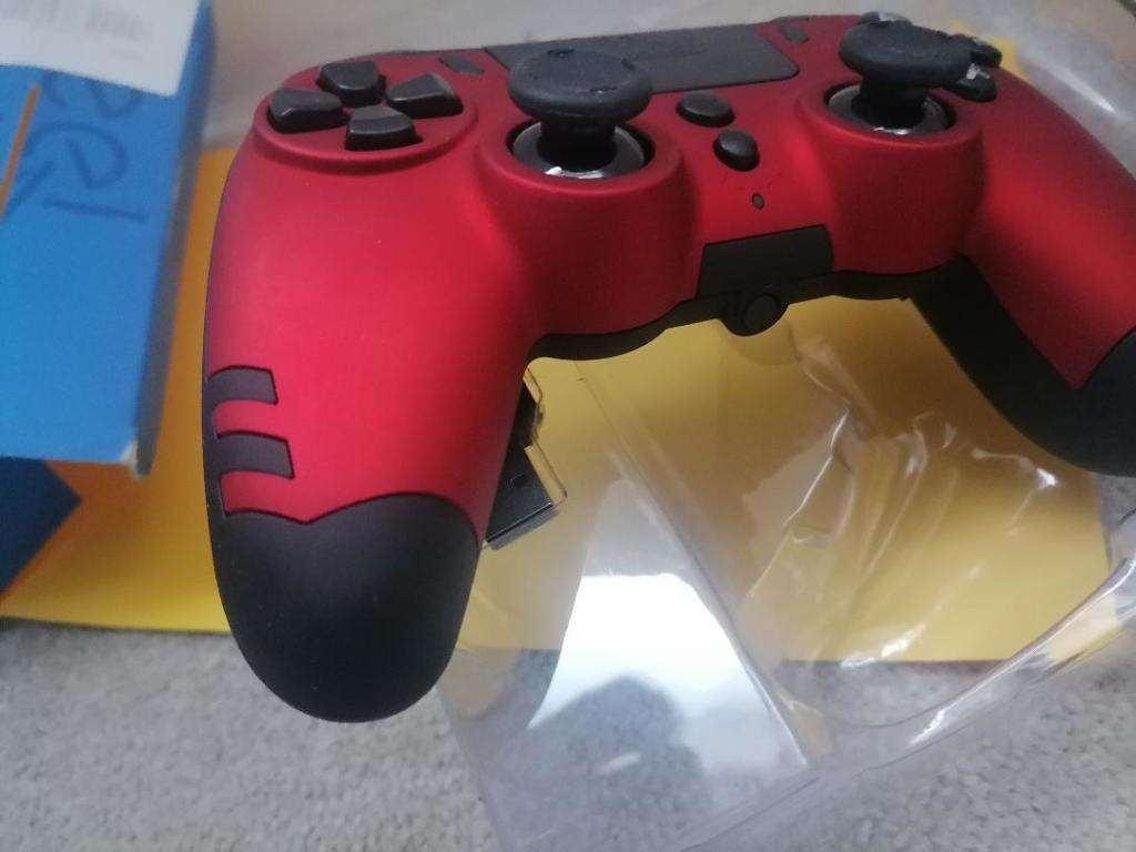 2 X BRAND NEW METALTECH PS4 WIRELESS CONTROLLERS