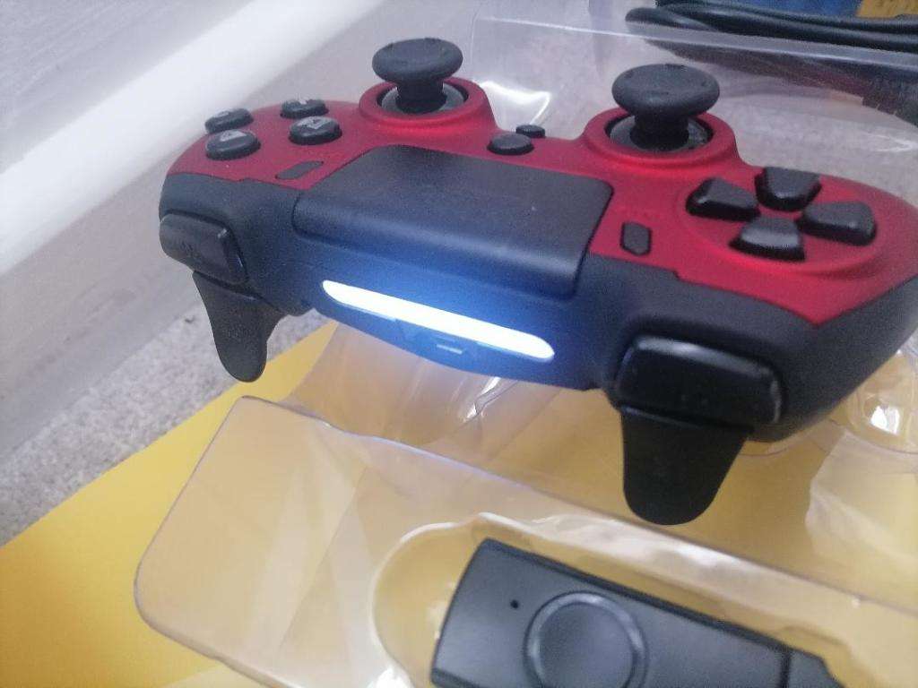 2 X BRAND NEW METALTECH PS4 WIRELESS CONTROLLERS