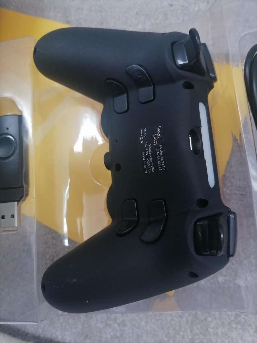 2 X BRAND NEW METALTECH PS4 WIRELESS CONTROLLERS