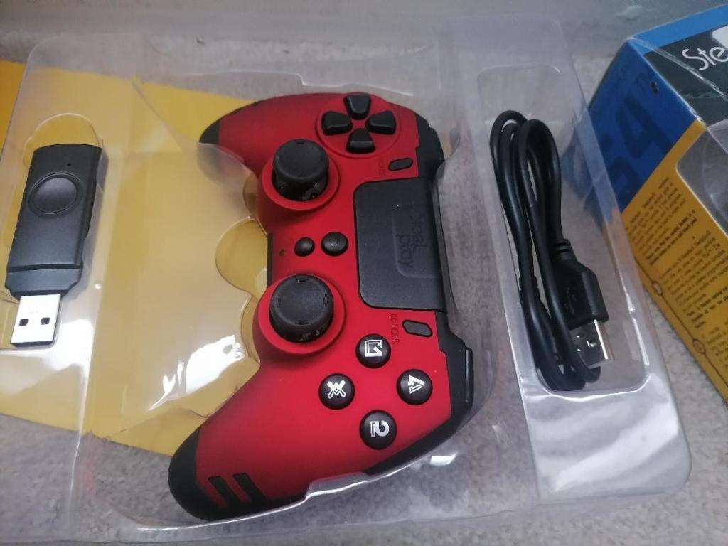 2 X BRAND NEW METALTECH PS4 WIRELESS CONTROLLERS