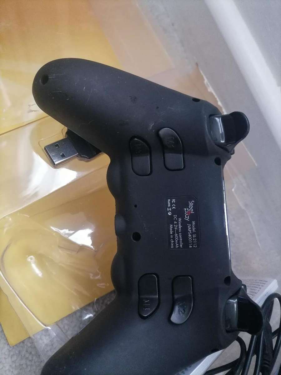 2 X BRAND NEW METALTECH PS4 WIRELESS CONTROLLERS