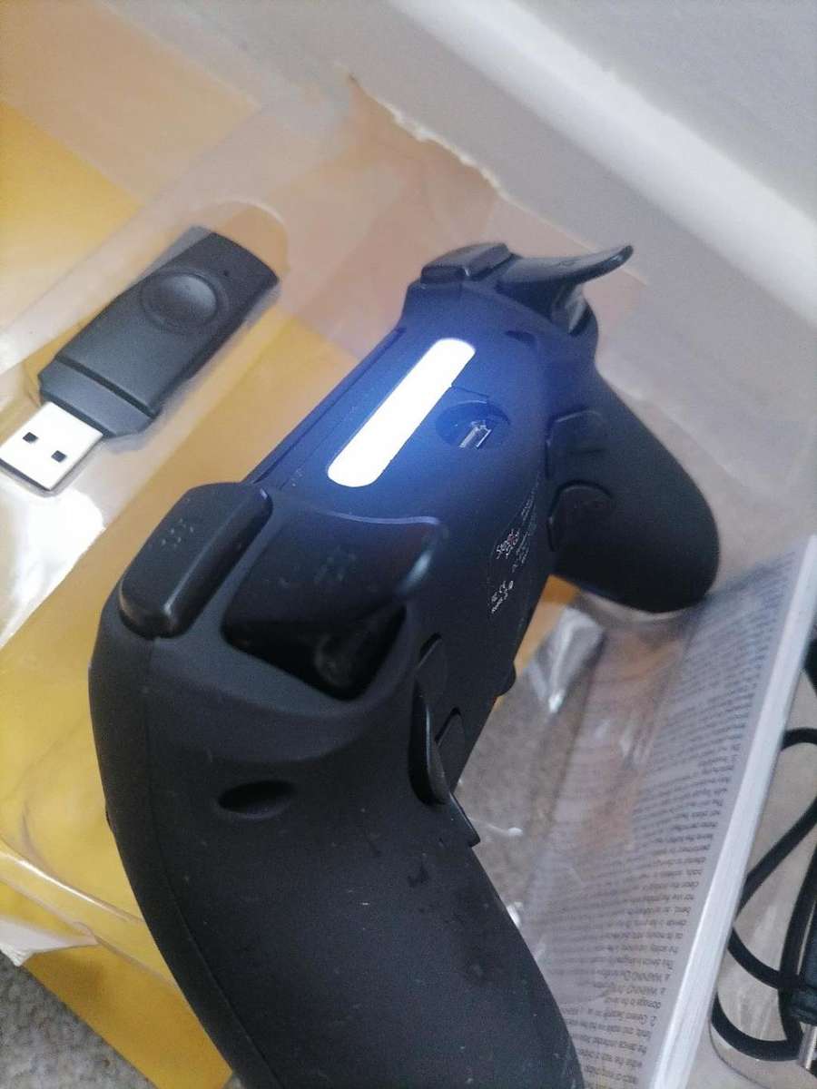 2 X BRAND NEW METALTECH PS4 WIRELESS CONTROLLERS